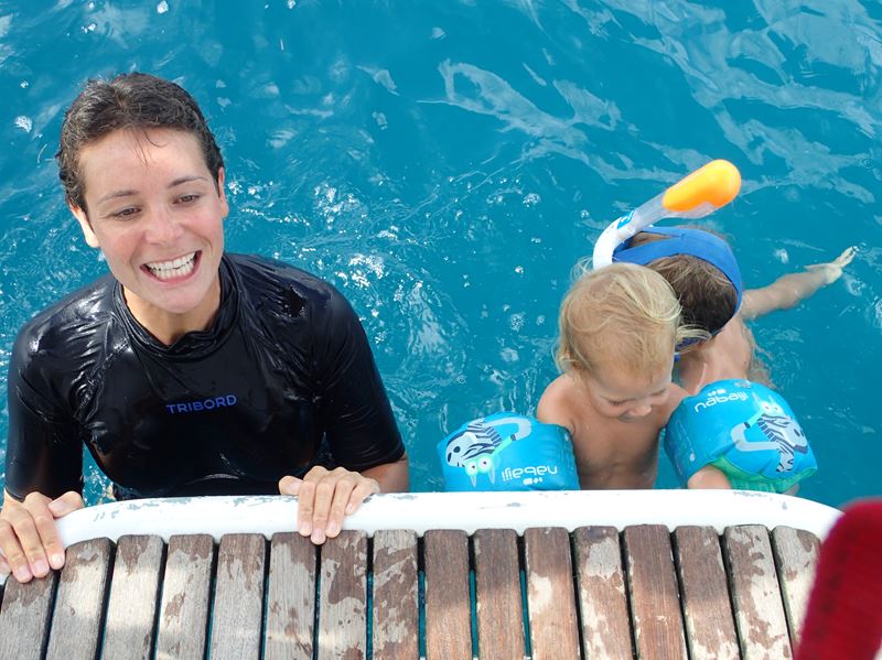 Muscu mère fille a la poupe