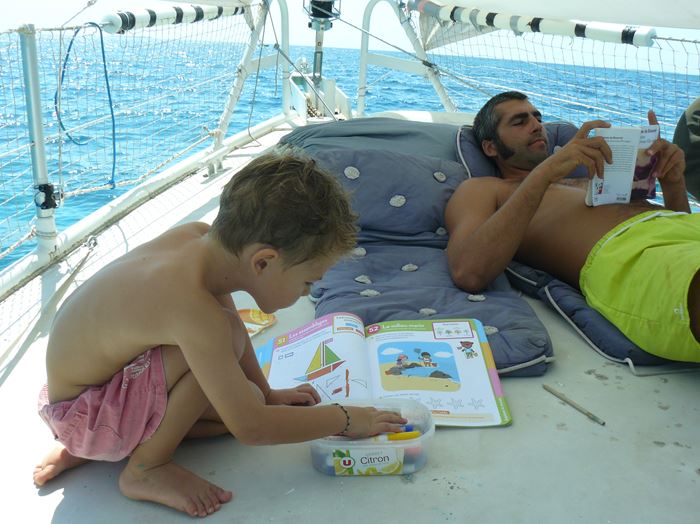 Lounge a l&rsquo;avant de Karemo