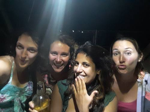 REVENEZ VITE LES GIRLS