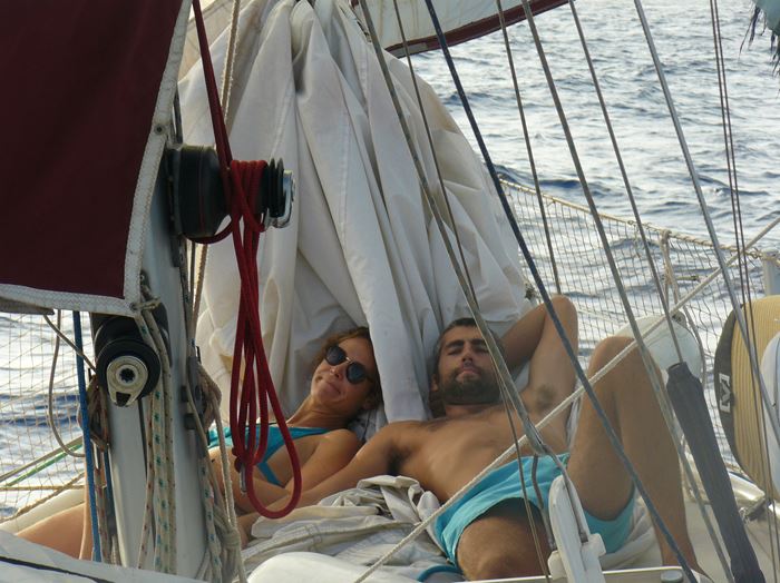 amoureux affalés&hellip;