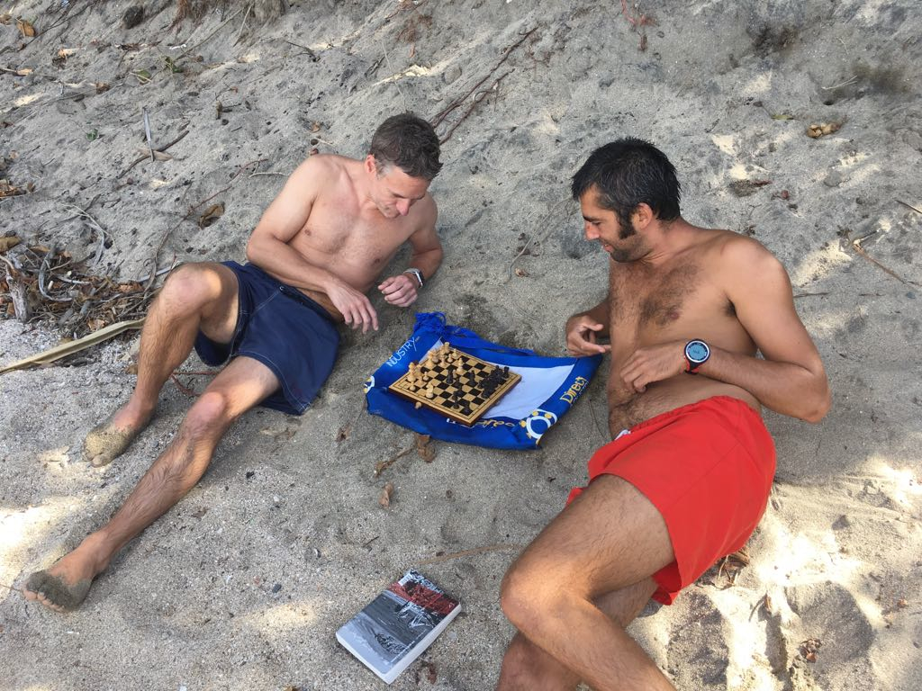 les intellectuels on the beach