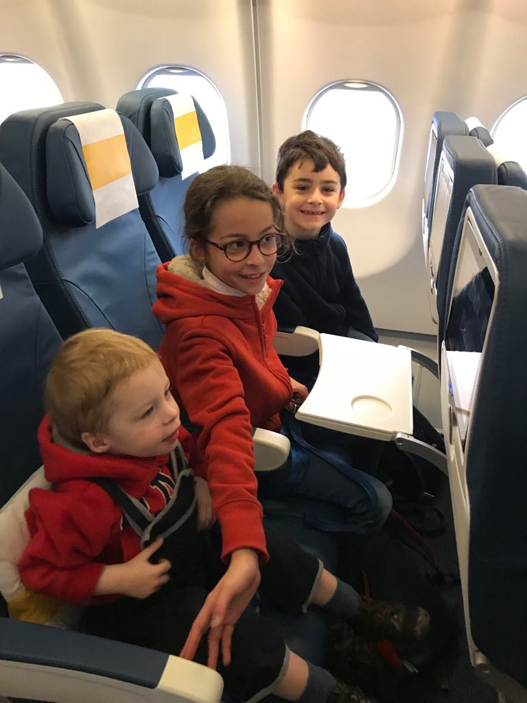 Tinou, Agathe et Gus en avion!!