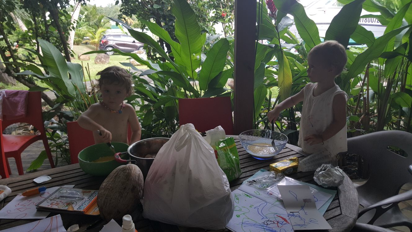 les petites à la cuisine !